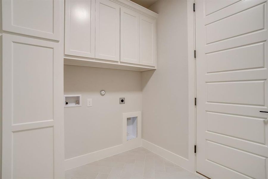 Spacious, unfurnished interior of a new home in Peaks at Lone Elm, Waxahachie (Image 37).
