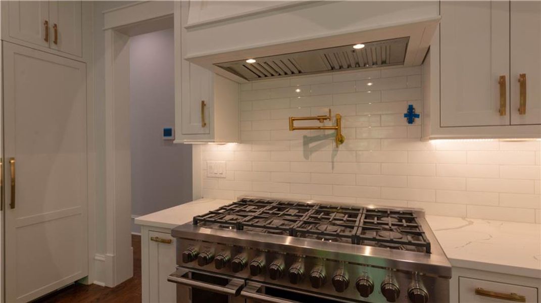 Furnished interior view inside a new home in , Roswell (Image 35).
