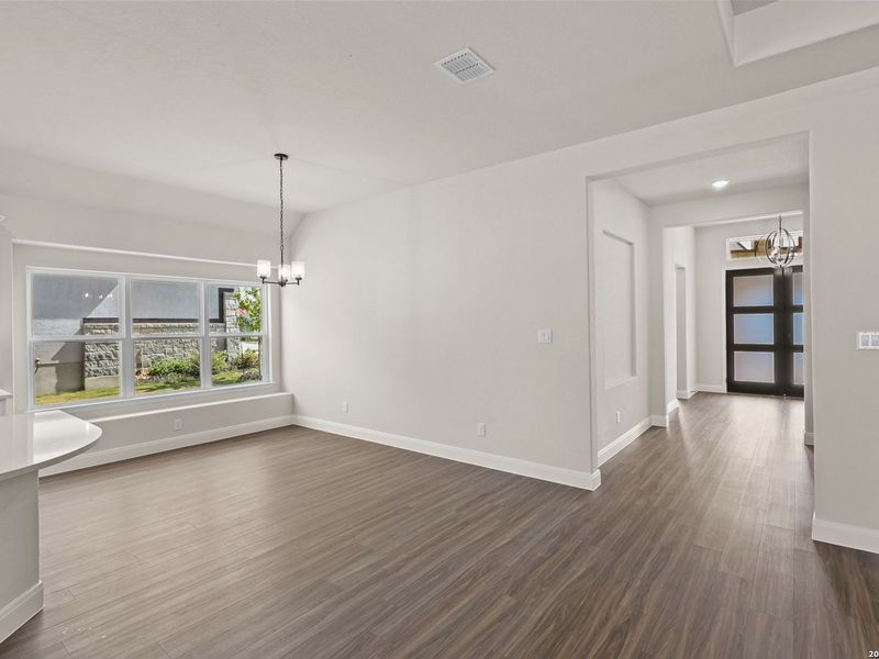 Spacious, unfurnished interior of a new home in Potranco Oaks, Castroville (Image 30).