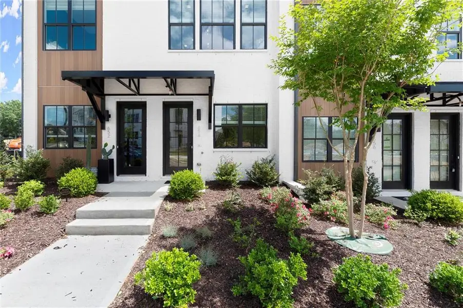 Exterior details and patio area of a home in The Gathering – Alpharetta, Alpharetta (Image 3). Exterior details and patio area of a home in The Gathering – Alpharetta, Alpharetta (Image 3).