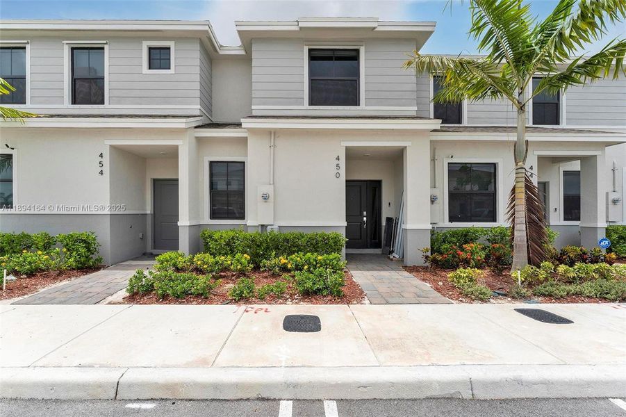 Exterior details and patio area of a home in , Florida City (Image 17).