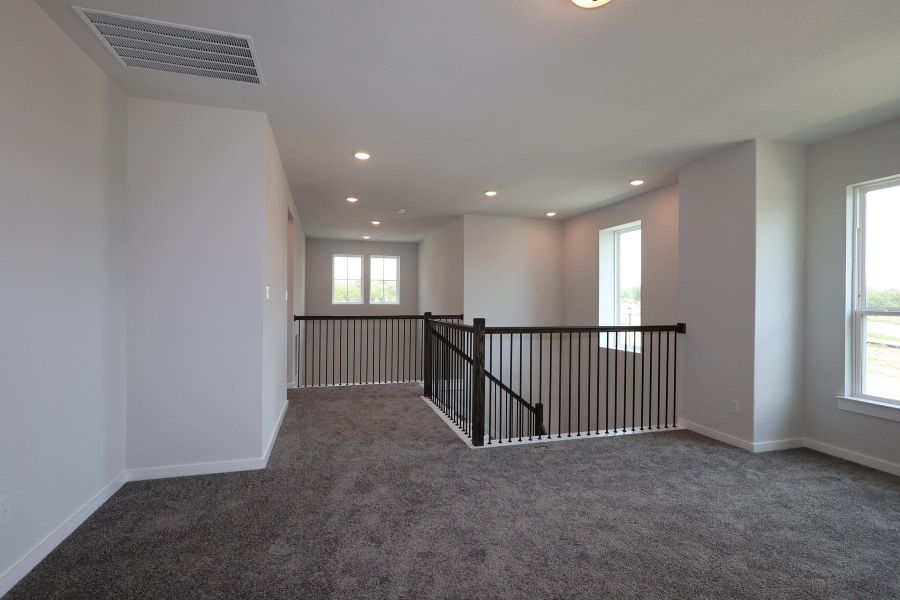 Spacious, unfurnished interior of a new home in Wolf Ranch, Georgetown (Image 21).