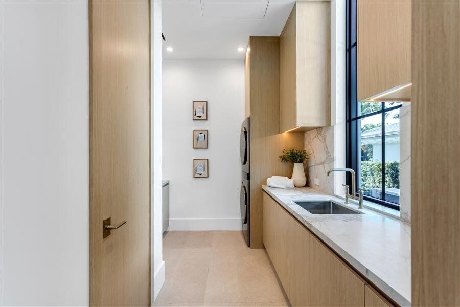 dash_LAUNDRY_ROOM dash_LAUNDRY_ROOM