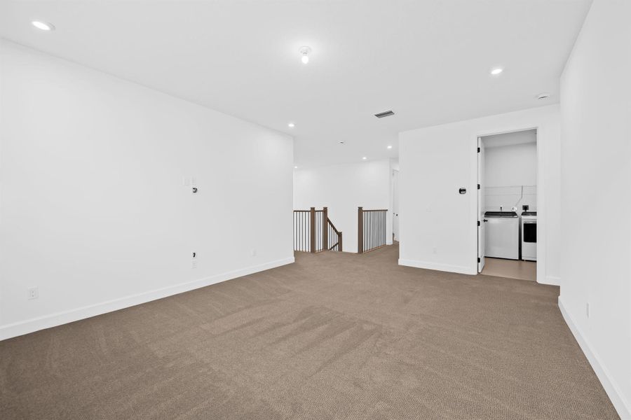 Spacious, unfurnished interior of a new home in Sienna, Pembroke Pines (Image 18).