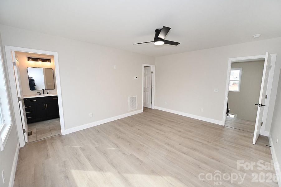 Spacious, unfurnished interior of a new home in , Granite Falls (Image 32).