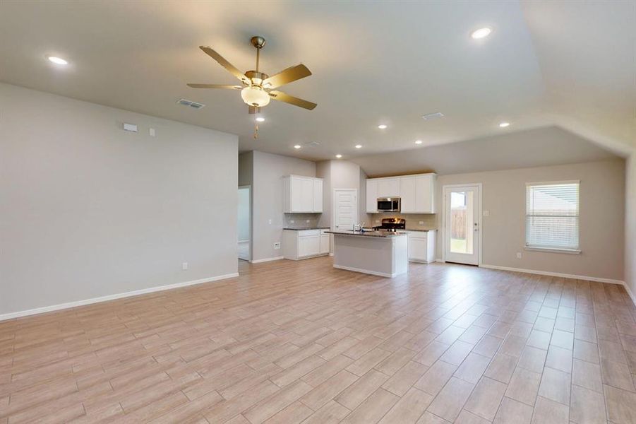 Spacious, unfurnished interior of a new home in Sagebrook, Argyle (Image 25). Spacious, unfurnished interior of a new home in Sagebrook, Argyle (Image 25).