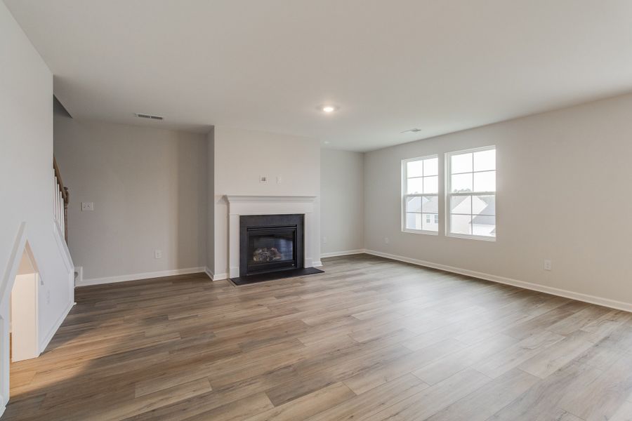 Spacious, unfurnished interior of a new home in Ellington, Elgin (Image 19).