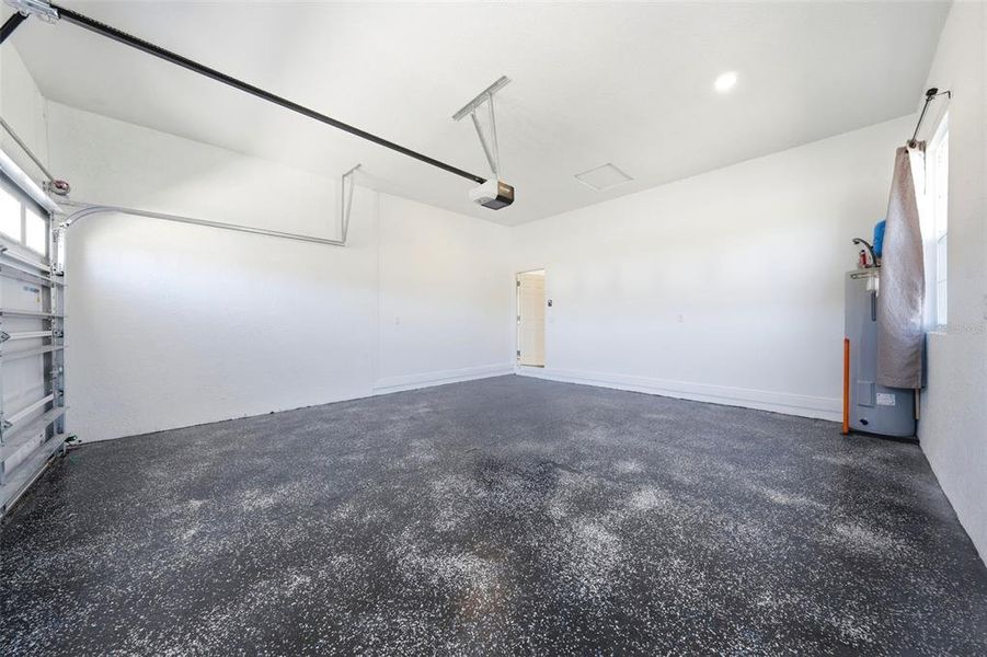 Spacious, unfurnished interior of a new home in , Eustis (Image 28).