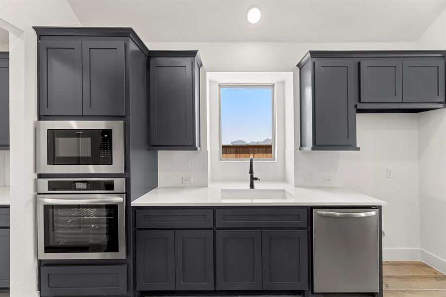 13. 9729 Chesney - Kitchen (4) 13. 9729 Chesney - Kitchen (4)