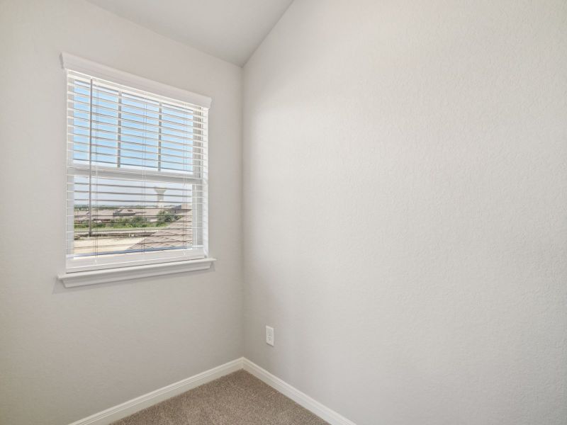 Spacious, unfurnished interior of a new home in Lark Canyon, New Braunfels (Image 25).
