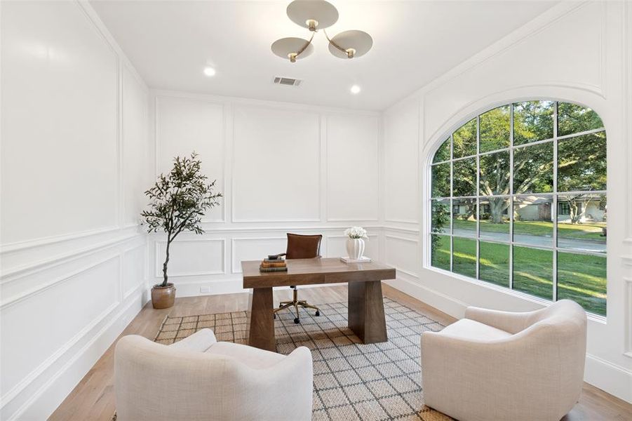 Furnished interior view inside a new home in , Richardson (Image 12).