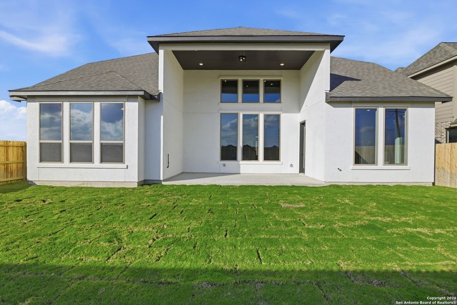 Exterior details and patio area of a home in Haby Hill 60s, San Antonio (Image 25).