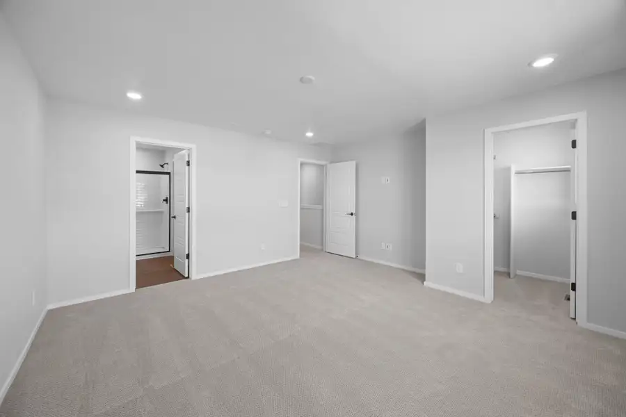 Spacious, unfurnished interior of a new home in Sky Ranch, Watkins (Image 45).