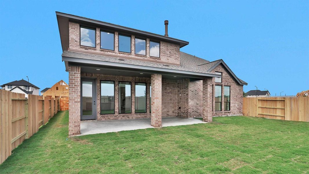 Exterior details and patio area of a home in Midline, Houston (Image 3).