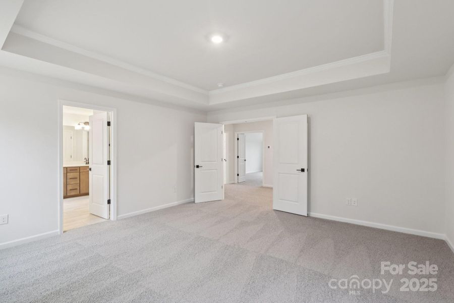 Spacious, unfurnished interior of a new home in Falls Cove, Troutman (Image 31).