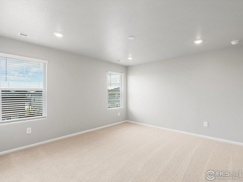 Spacious, unfurnished interior of a new home in Lake Bluff, Greeley (Image 21).