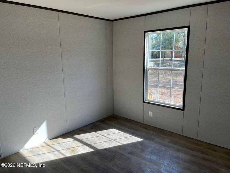Spacious, unfurnished interior of a new home in , Middleburg (Image 18).
