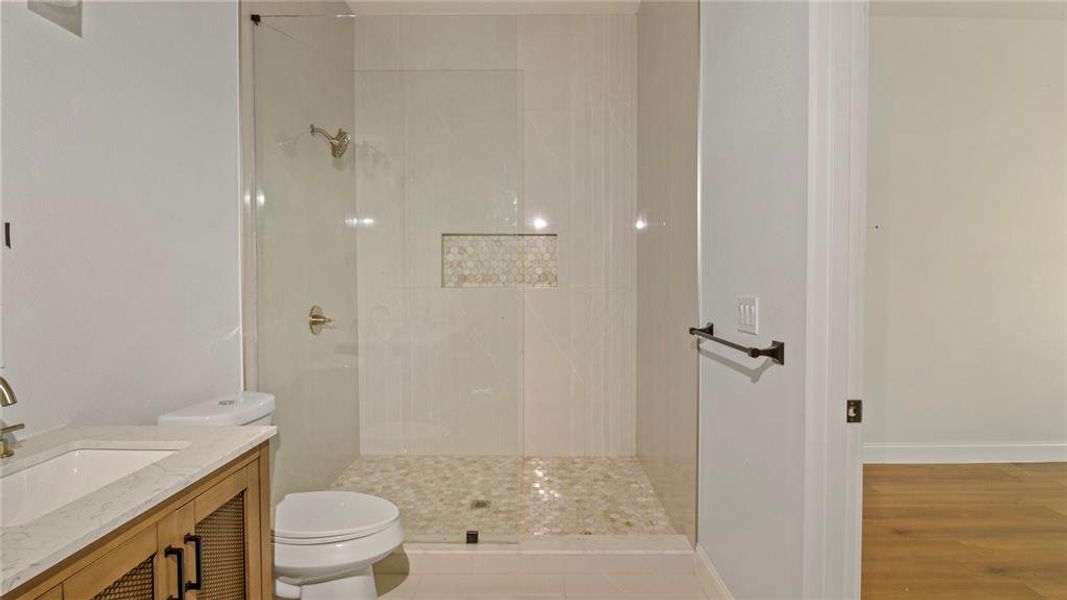 Furnished interior view inside a new home in , Dallas (Image 10).