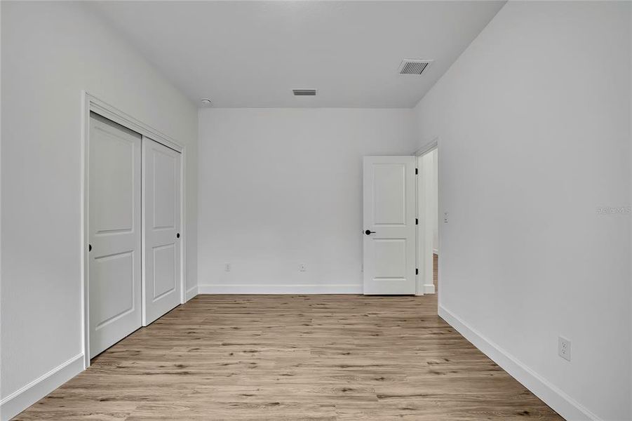 Spacious, unfurnished interior of a new home in , Weeki Wachee (Image 47).