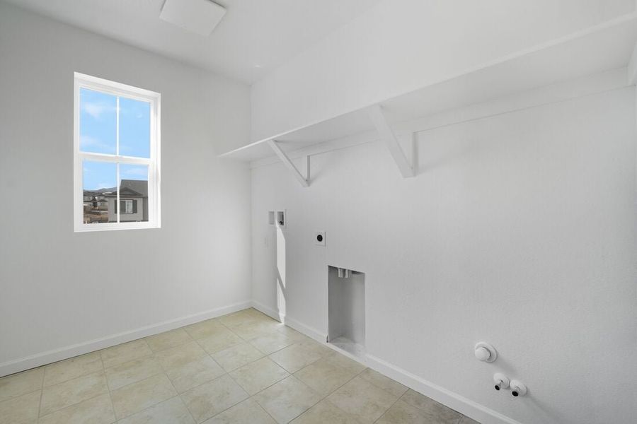Spacious, unfurnished interior of a new home in Trailstone, Arvada (Image 23).