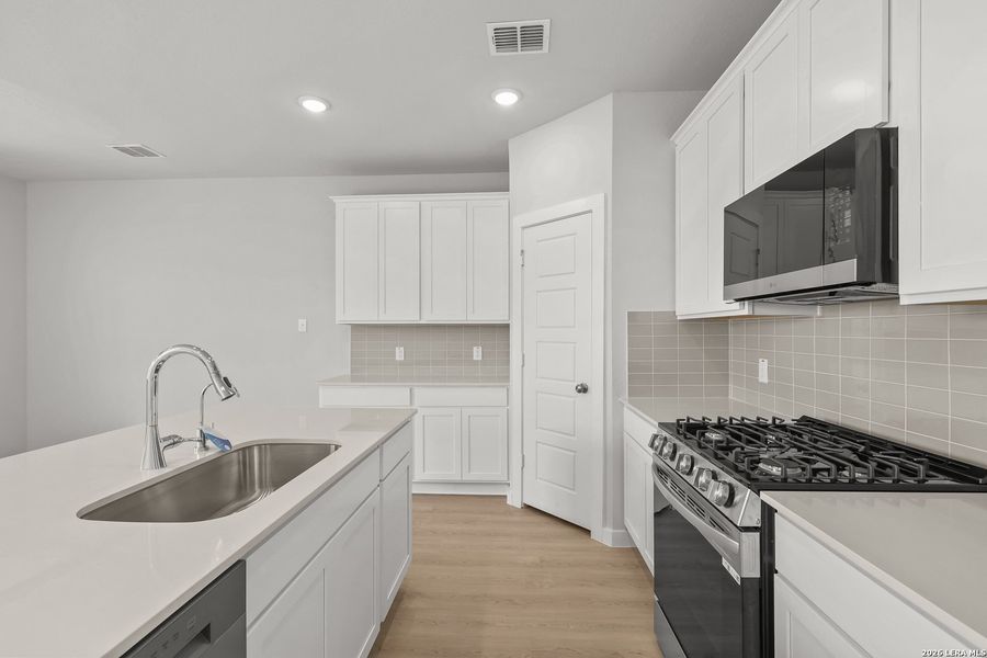 Furnished interior view inside a new home in Senna, Leon Valley (Image 8).