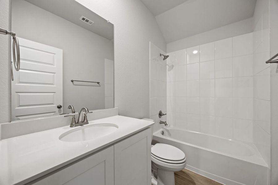 Furnished interior view inside a new home in Rolling Ridge, Van Alstyne (Image 6).