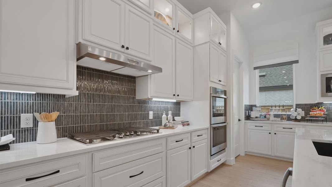 Representative furnished interior of a home built from the Hampton by Chesmar Homes in Wildrye 60', Waller (Image 19).