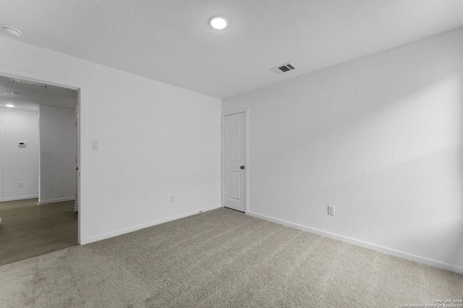 Spacious, unfurnished interior of a new home in Voss Farms, New Braunfels (Image 24).