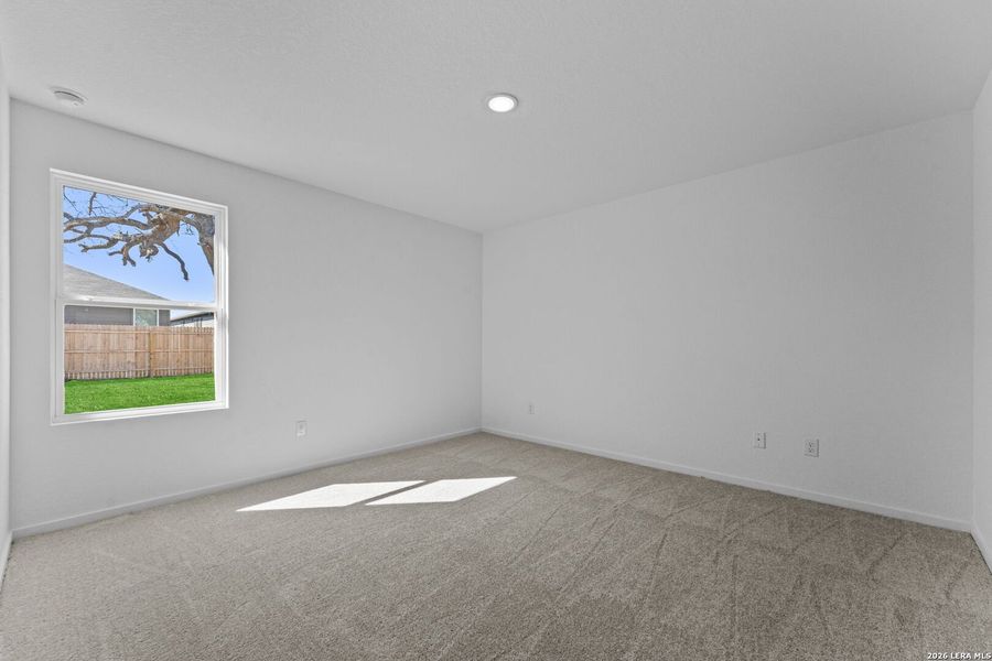 Spacious, unfurnished interior of a new home in Friendship Oaks, Fredericksburg (Image 19).