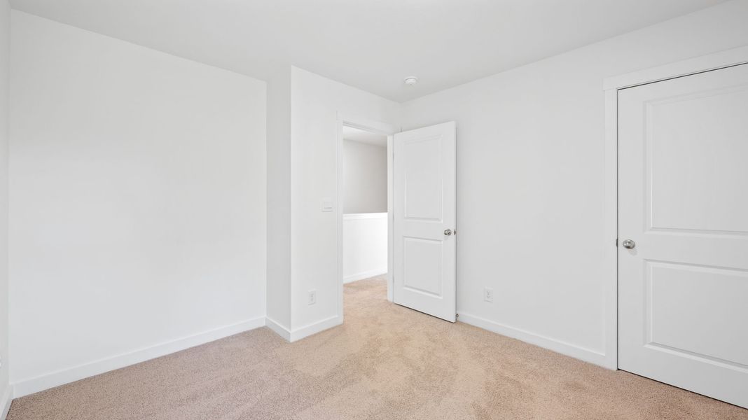 Spacious, unfurnished interior of a new home in Fairview Hills, Cleveland (Image 22).