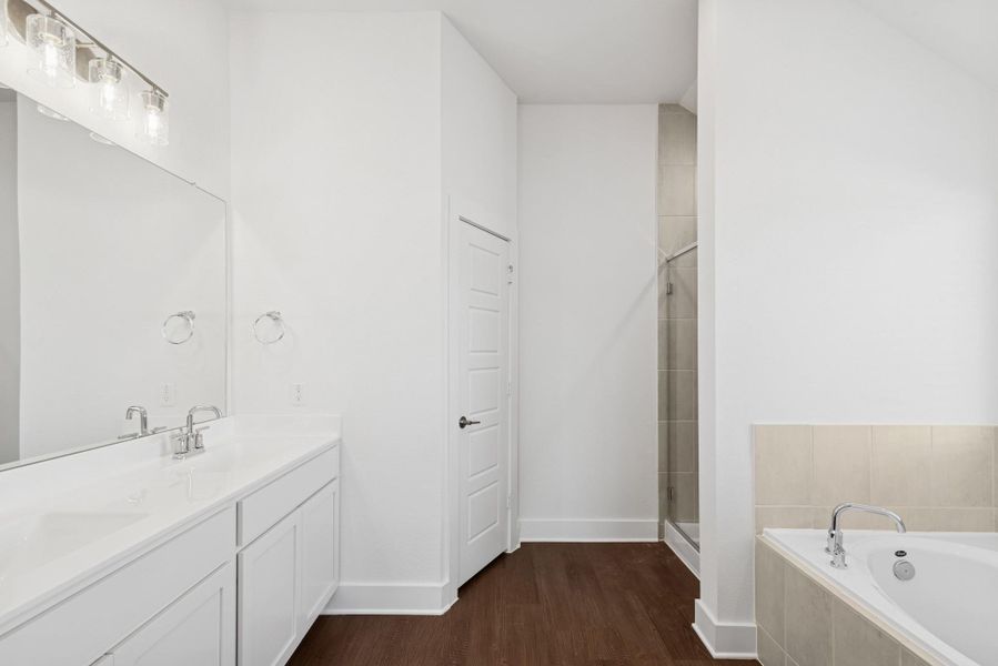 Furnished interior view inside a new home in Lago Mar, Santa Fe (Image 10).