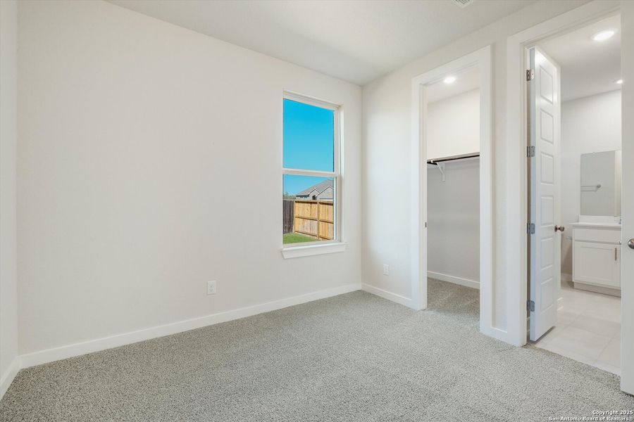 Spacious, unfurnished interior of a new home in Foxbrook, Schertz (Image 22).