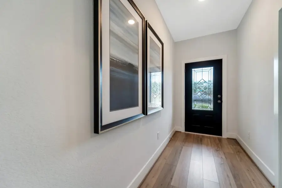 Spacious, unfurnished interior of a new home in Bay Creek, Baytown (Image 19).