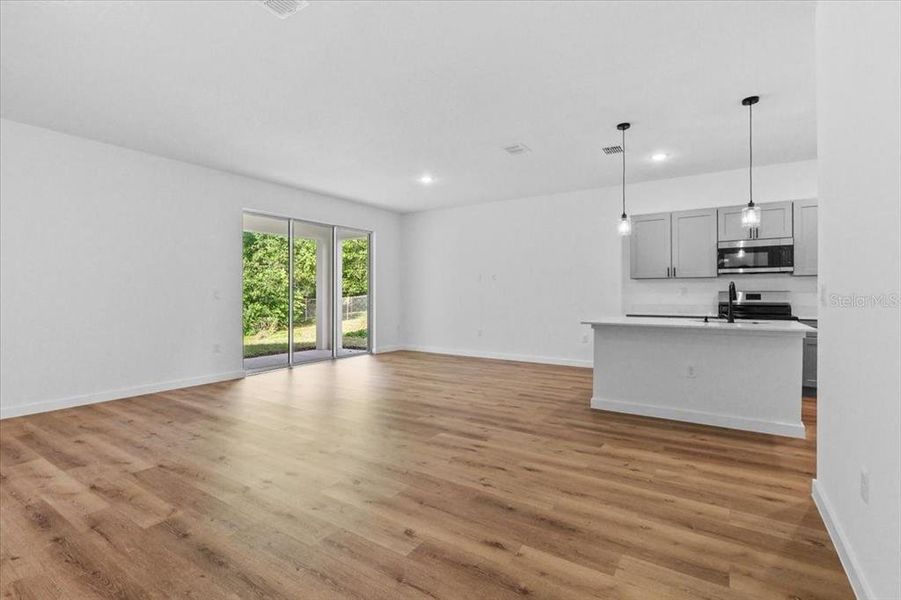 Spacious, unfurnished interior of a new home in , Beverly Hills (Image 10).