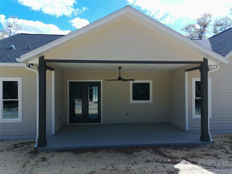 Exterior details and patio area of a home in , Chiefland (Image 4).