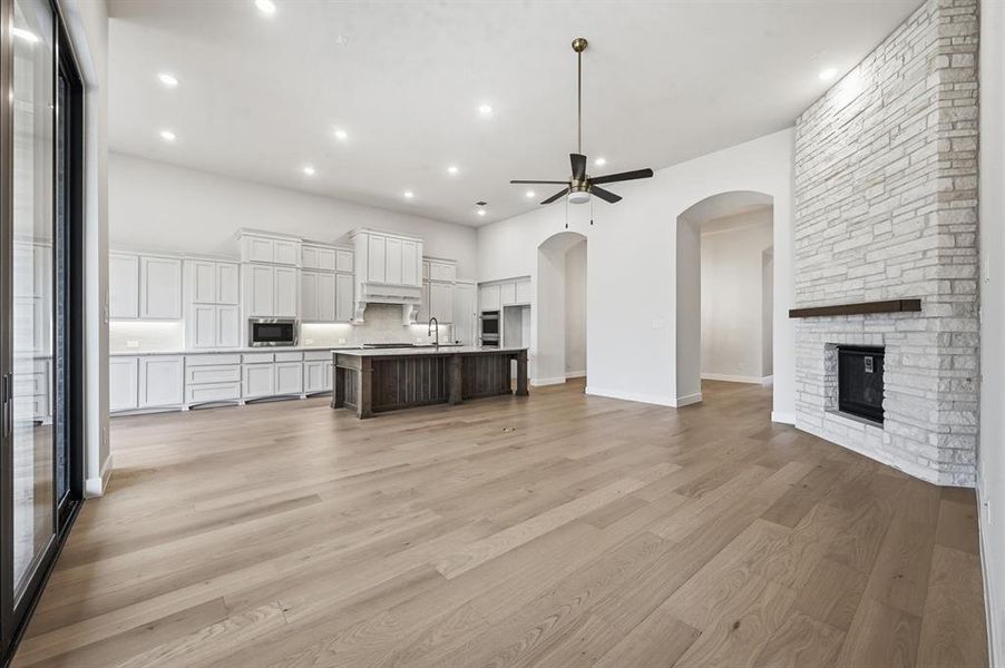 Spacious, unfurnished interior of a new home in Mustang Lakes, Celina (Image 16).