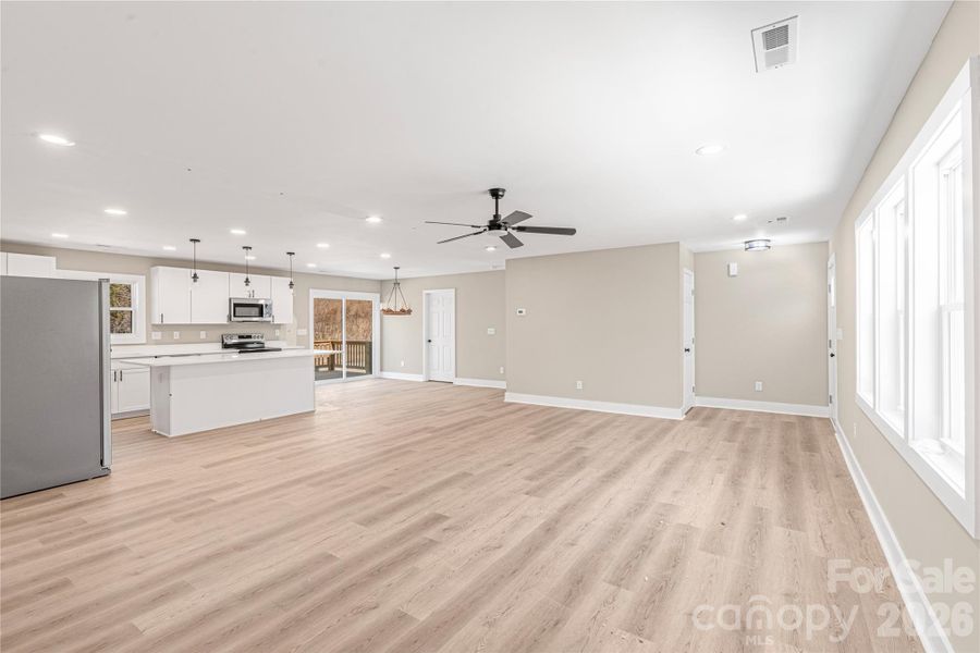 Spacious, unfurnished interior of a new home in , Shelby (Image 20).