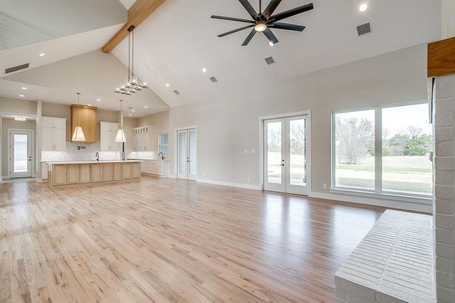 Spacious, unfurnished interior of a new home in , Granbury (Image 31).