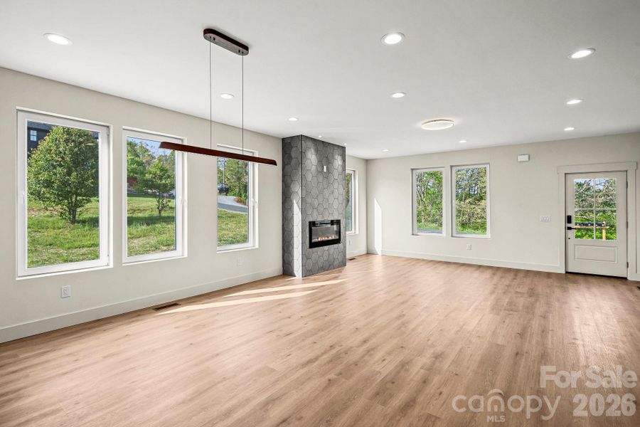 Spacious, unfurnished interior of a new home in , Alexander (Image 24).