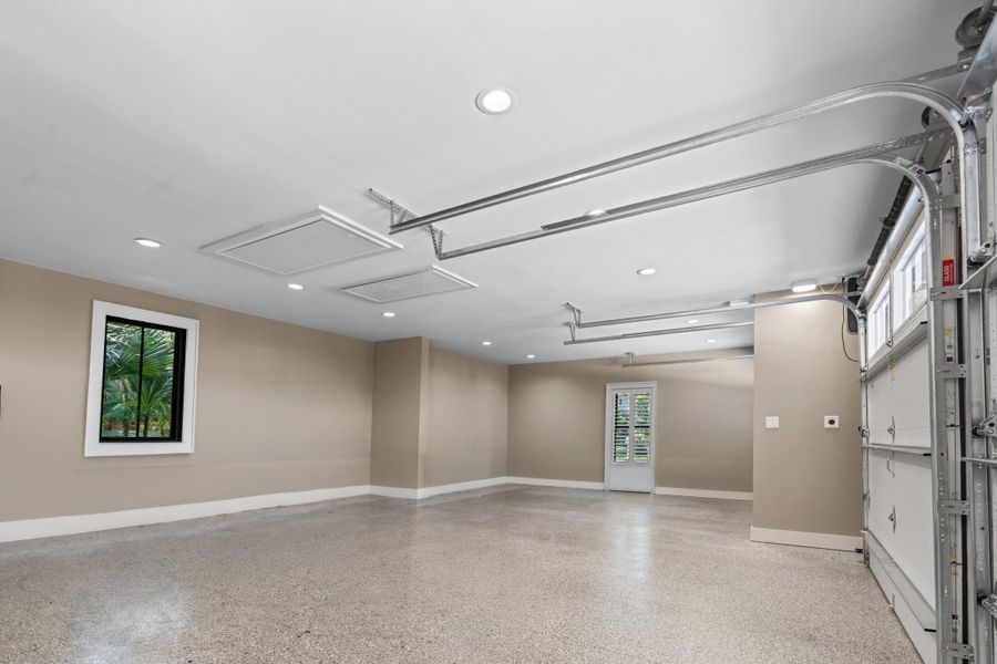 Spacious, unfurnished interior of a new home in , Beaufort (Image 22).