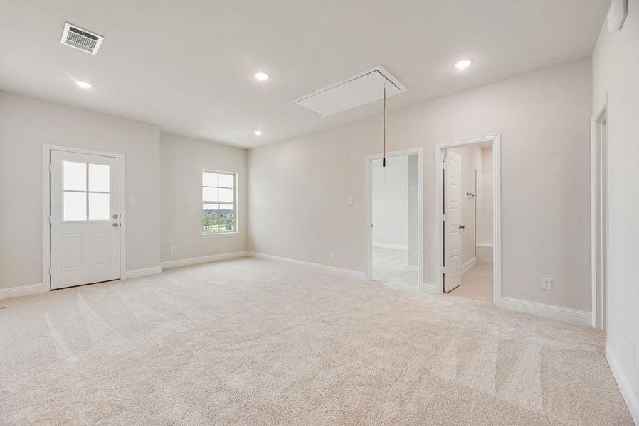Spacious, unfurnished interior of a new home in Bayside, Rowlett (Image 35).