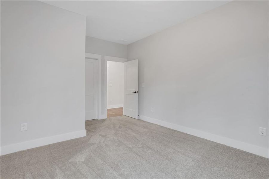 Spacious, unfurnished interior of a new home in Cambridge, Flowery Branch (Image 29). Spacious, unfurnished interior of a new home in Cambridge, Flowery Branch (Image 29).