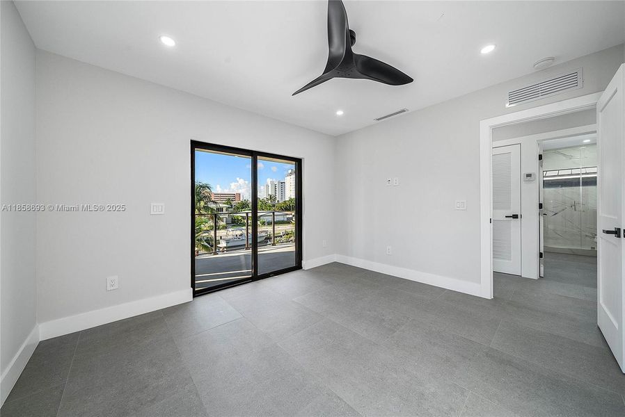 Spacious, unfurnished interior of a new home in , Pompano Beach (Image 24). Spacious, unfurnished interior of a new home in , Pompano Beach (Image 24).