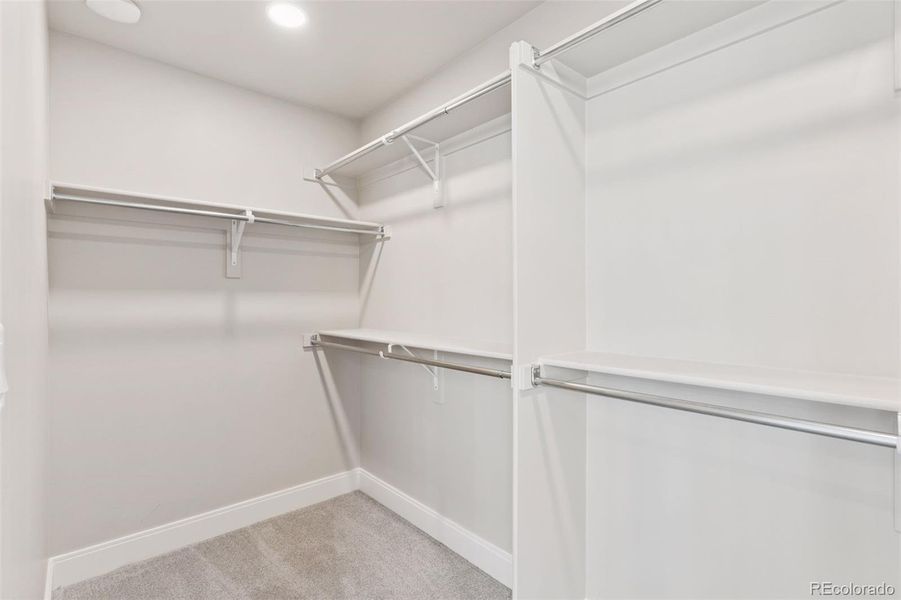 Photos are of a similar unit. Photos are of a similar unit.