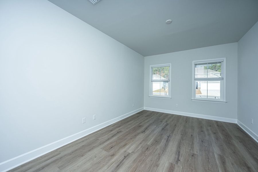 Spacious, unfurnished interior of a new home in Cedar Glen Preserve, Huger (Image 30).