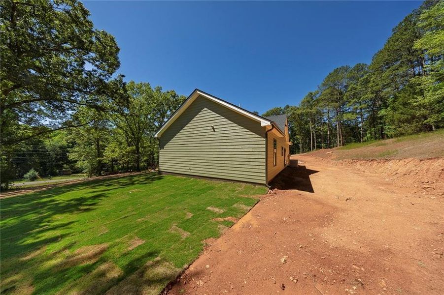 Exterior details and patio area of a home in , Silver Creek (Image 19).