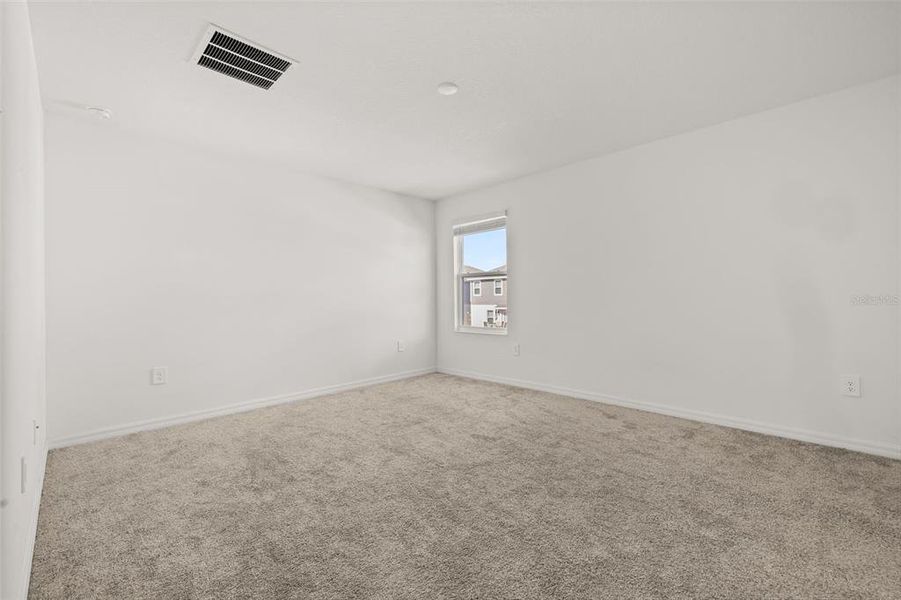 Spacious, unfurnished interior of a new home in Peace Creek Reserve, Winter Haven (Image 26).