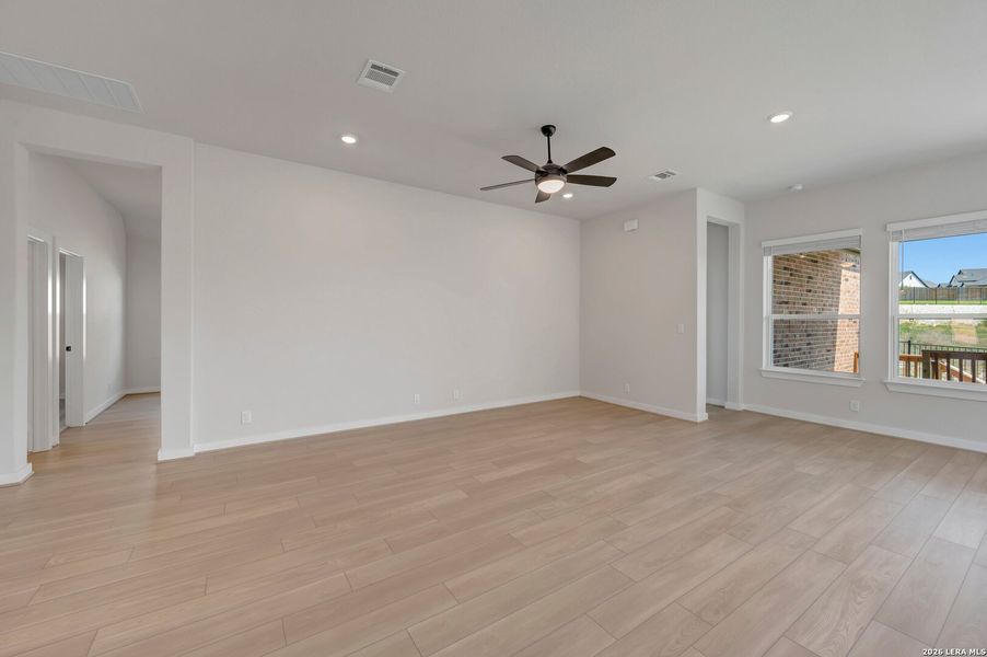 Spacious, unfurnished interior of a new home in Meyer Ranch – Select Reserve Series, New Braunfels (Image 12). Spacious, unfurnished interior of a new home in Meyer Ranch – Select Reserve Series, New Braunfels (Image 12).