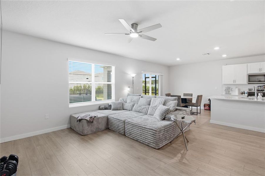 Furnished interior view inside a new home in Star Farms at Lakewood Ranch, Lakewood Ranch (Image 37). Furnished interior view inside a new home in Star Farms at Lakewood Ranch, Lakewood Ranch (Image 37).