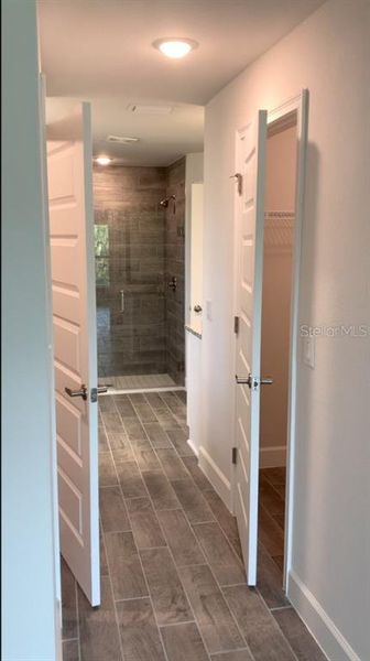 Spacious, unfurnished interior of a new home in South Gulf Cove, Port Charlotte (Image 8).